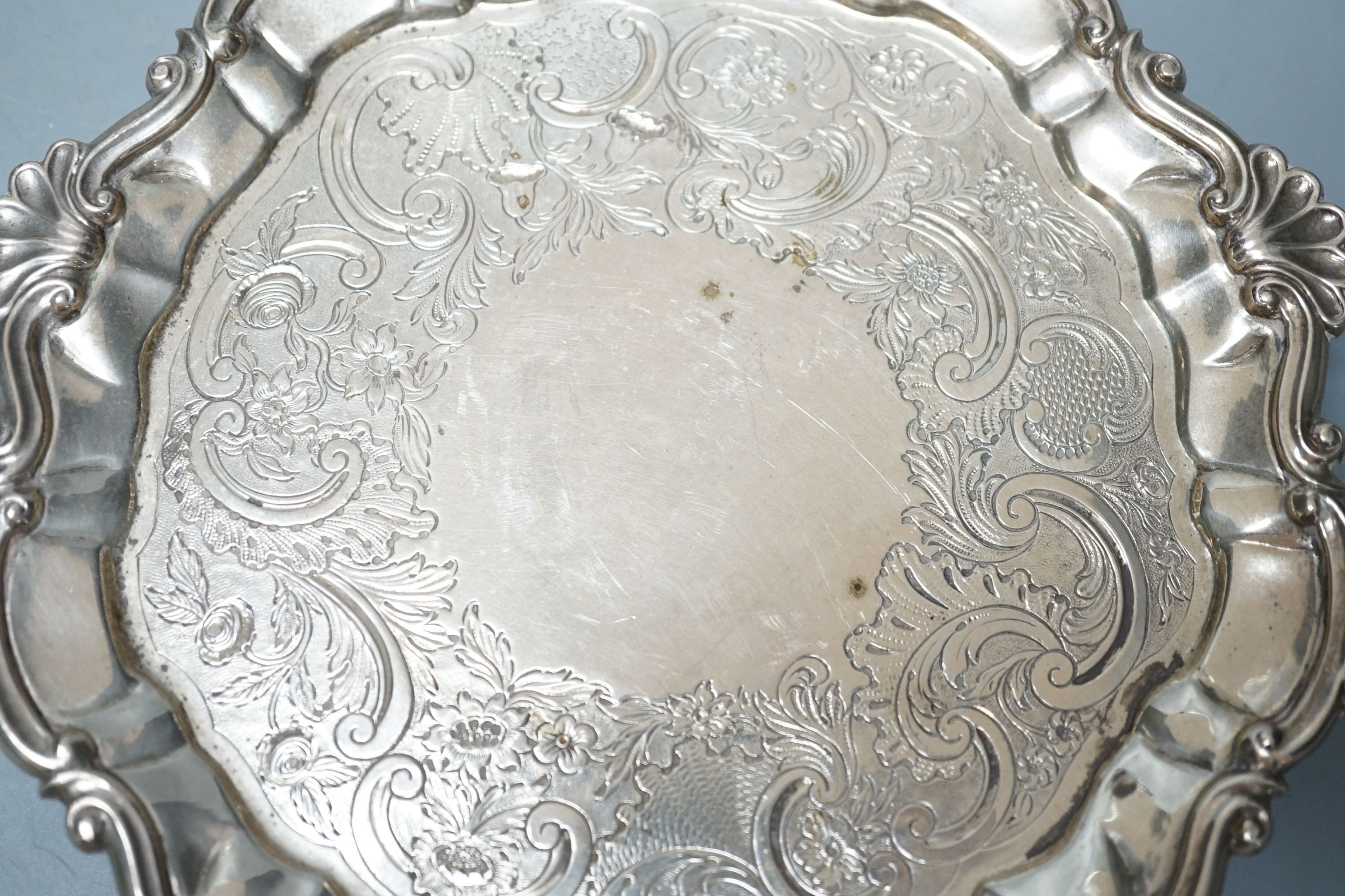 A small William IV engraved silver waiter, London, 1830, 17.2cm, 8oz.
